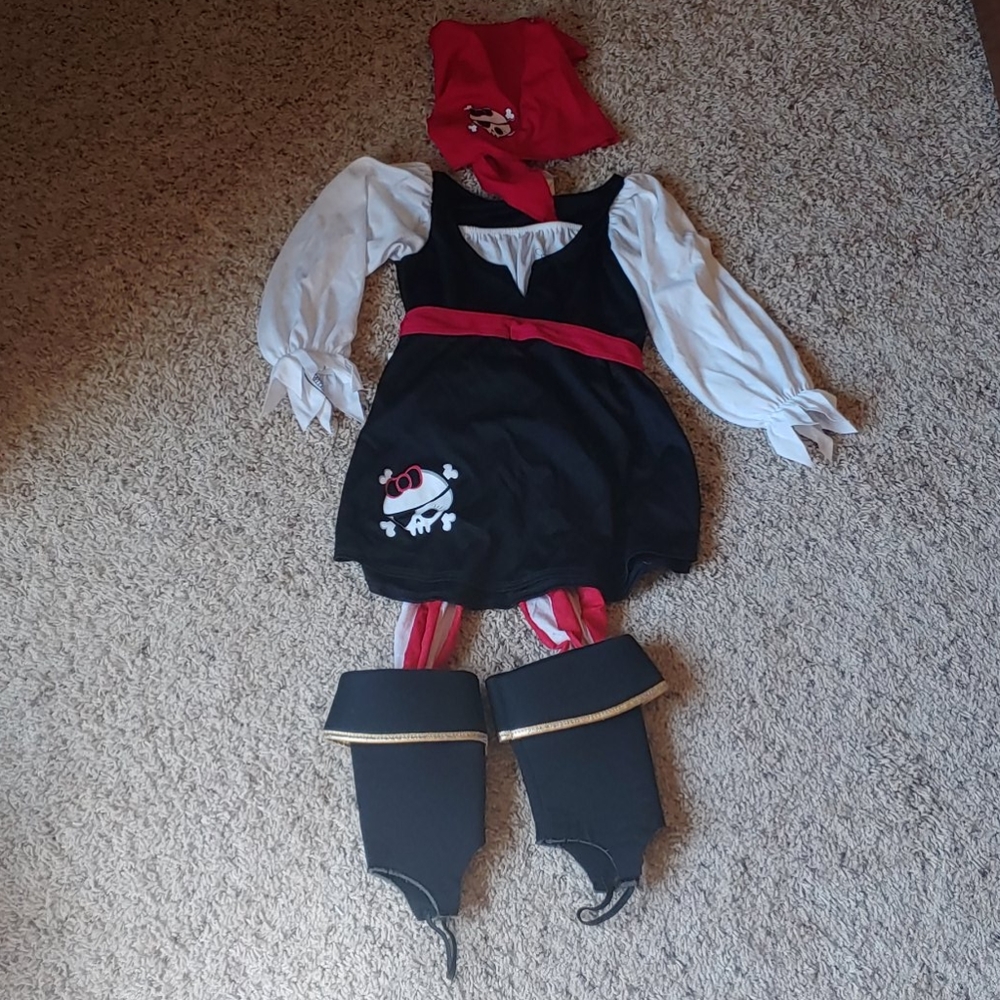 Pirate costume size 3-4